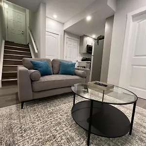 Private Cozy Secondary Suite, 2 Bedrooms, Separate Entrance Guest house